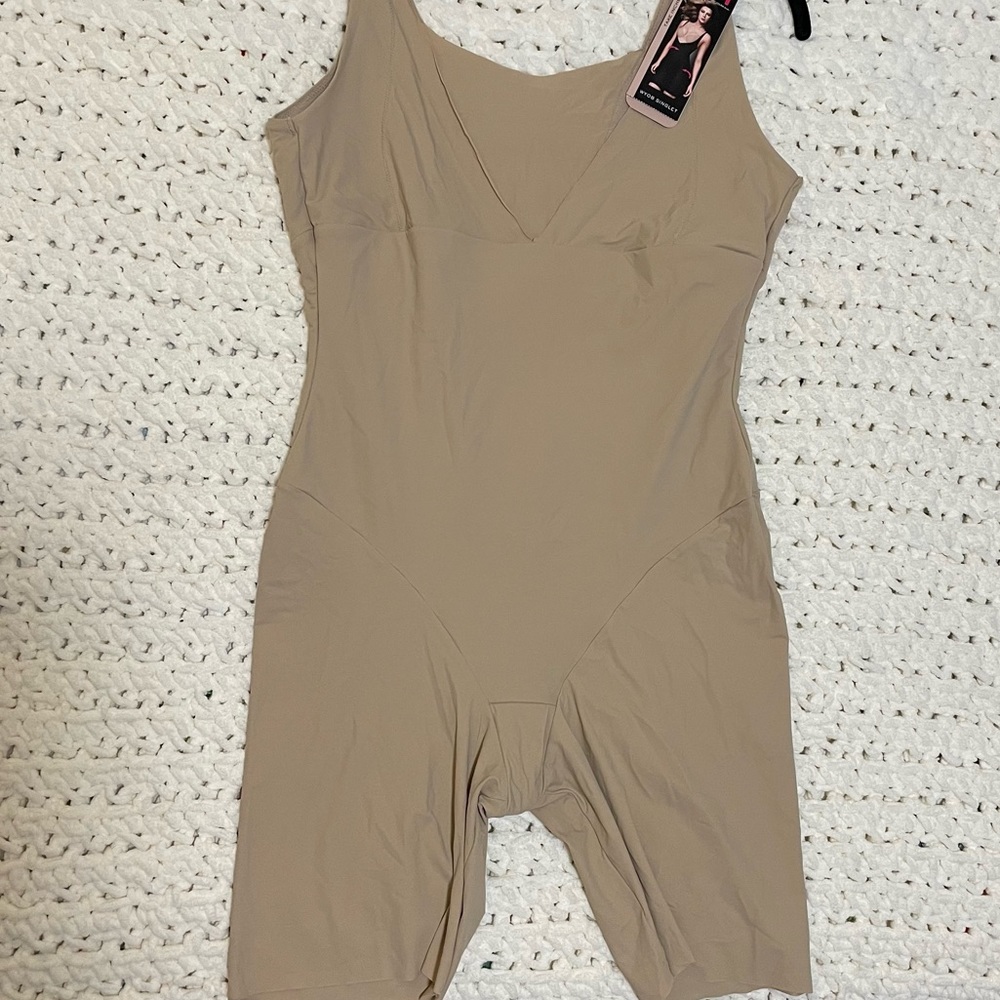Maidenform singlet for all over shaping